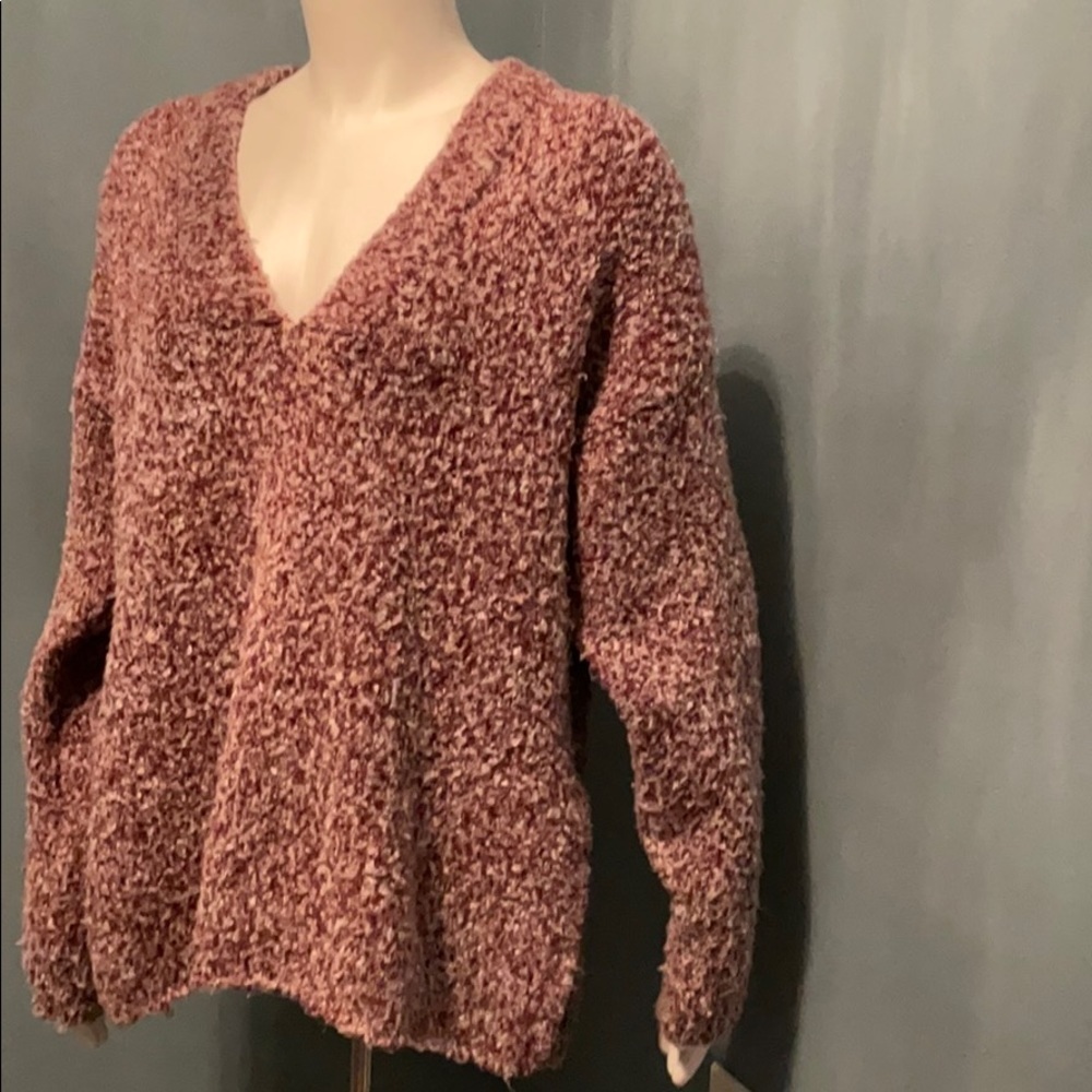 Urban Outfitters UO Oversized Fuzzy V-Neck Side Slit Sweater XS - Picture 5 of 10